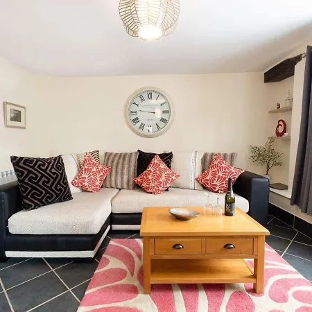 Дом отдыха 2 Mews Cottage